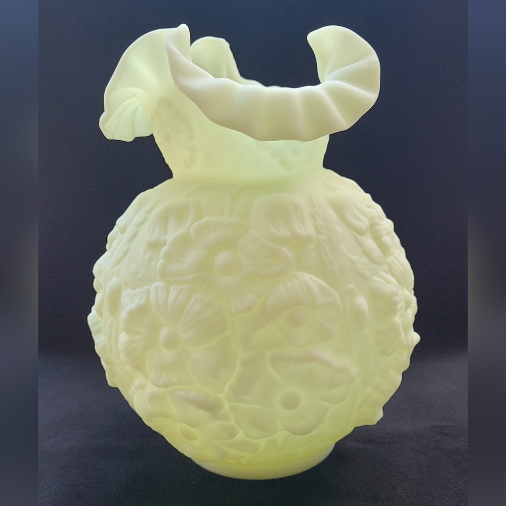 Fenton Poppy Lamp Shade Custard Uranium - Picture 4 of 7